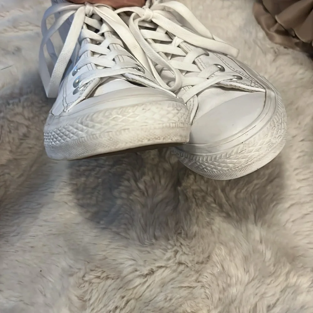 Converse Chuck Taylor All Star White Leather Hightop Lace Up Sneakers W-8 M-6